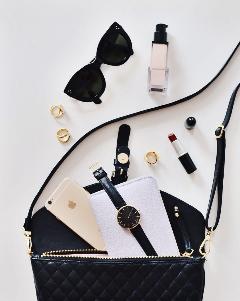 21 handbag essentials a woman should always carry