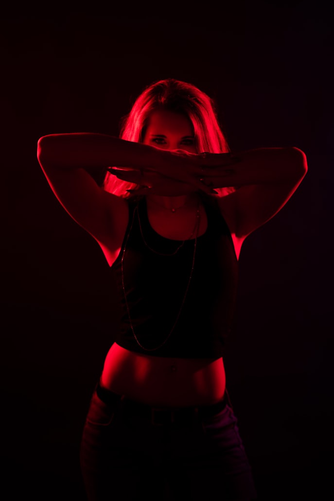 Buy clothing and knee pads for pole dancing